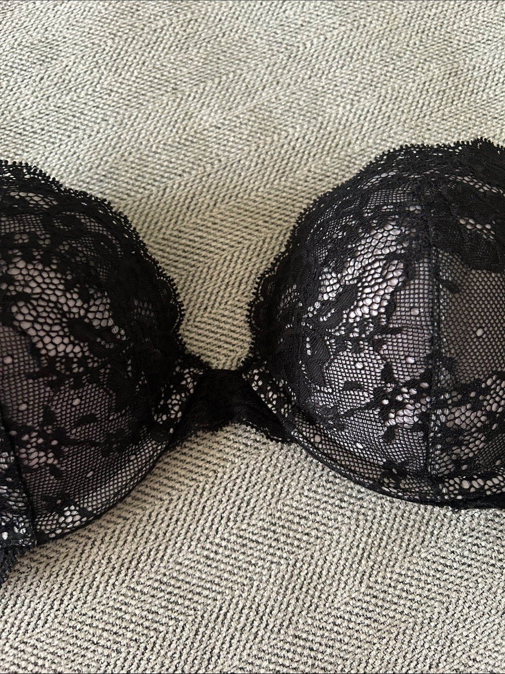 Victoria's Secret Black Lace Underwire Pushup Bra - Picture 6 of 6